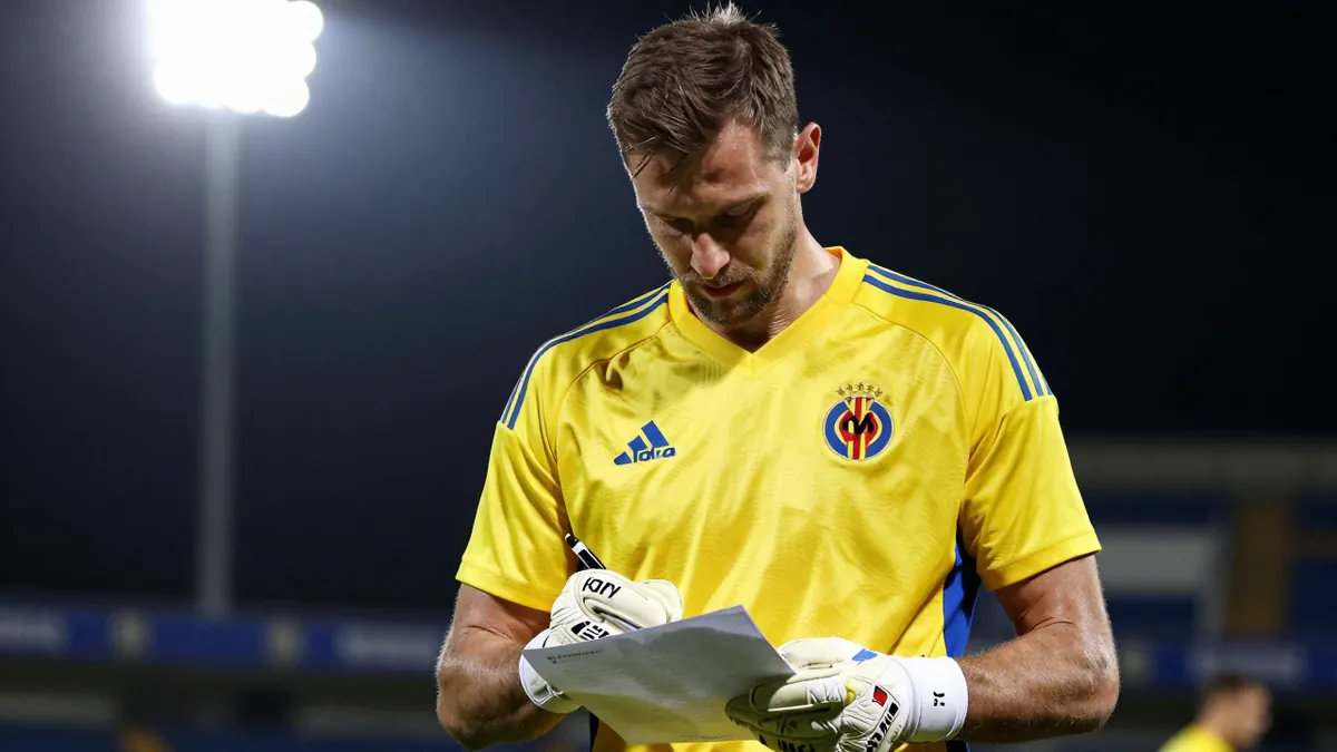 Villarreal CF announces Peter Gulacsi signing