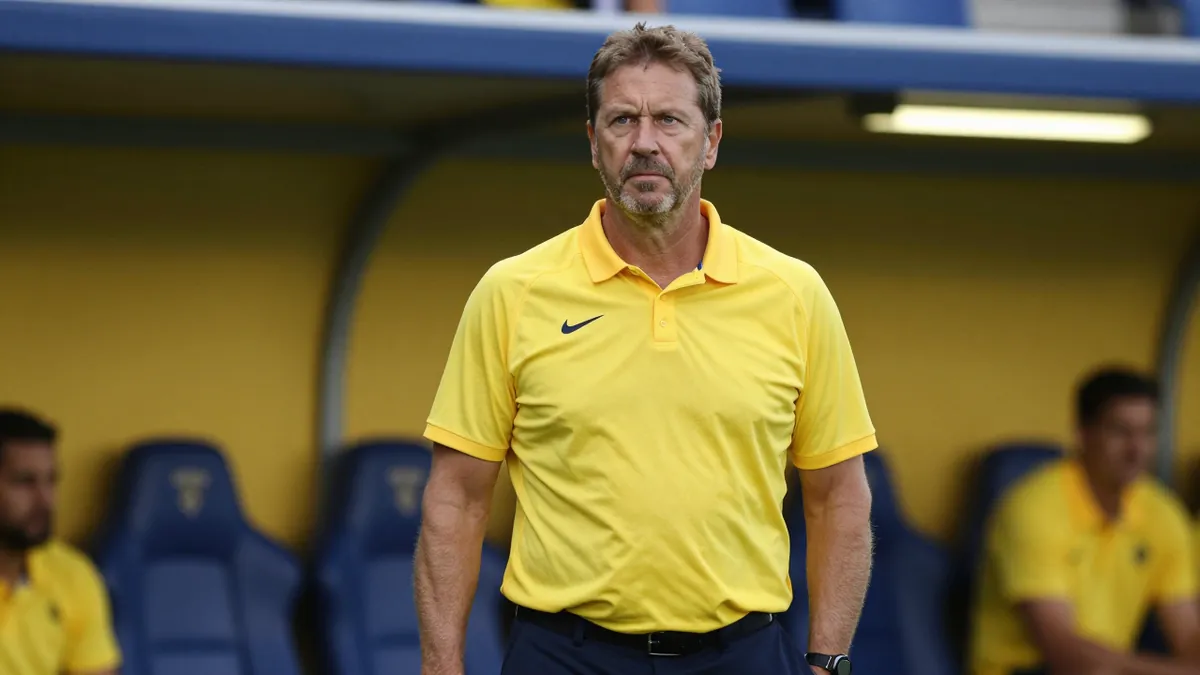 Villarreal CF presenta a Iñigo Pérez como nuevo entrenador