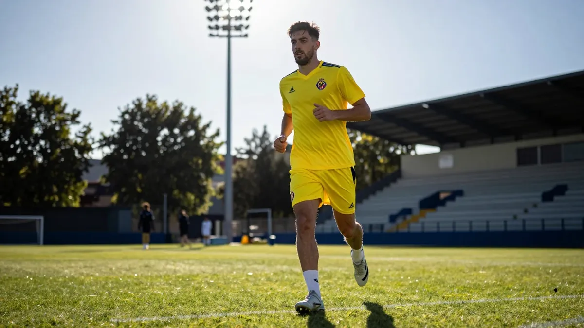 El Villarreal CF se enfrenta al parón de selecciones con once futbolistas convocados, un reto logístico que coincide con...