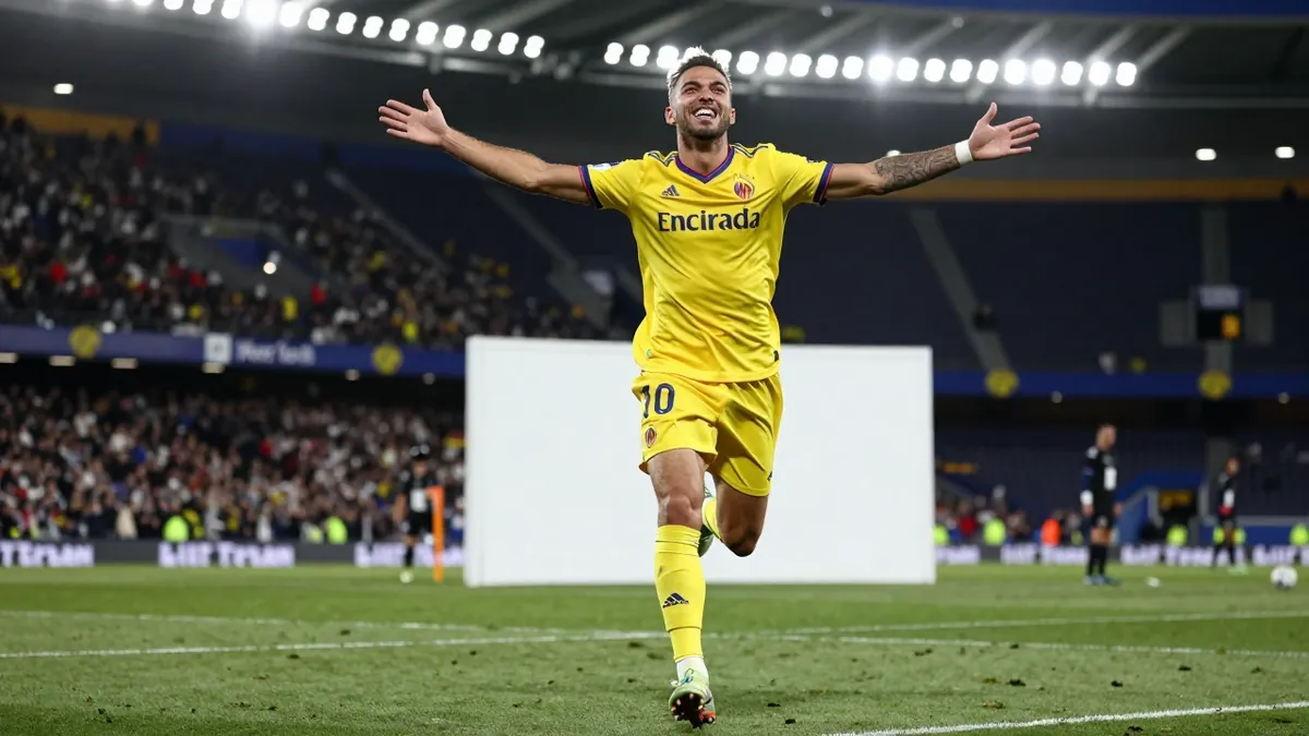 Georges Mikautadze anotó en el minuto 96 para dar al Villarreal CF una victoria por 1-2 en Mestalla, un triunfo que los...