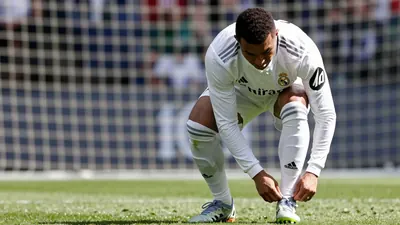 Se han filtrado los diseños de la colección conmemorativa que el Real Madrid lucirá en 2027, con un uniforme blanco que...