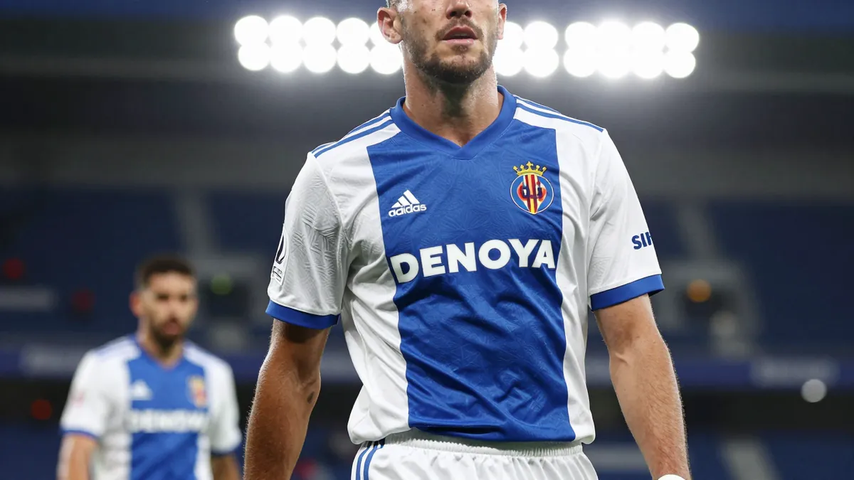 Villarreal CF busca la victoria en Racing de Santander