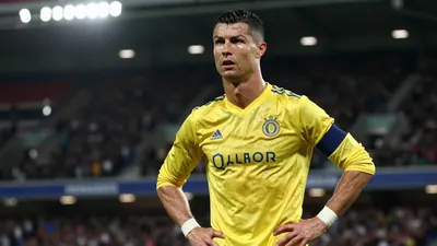 Villarreal CF defender Santiago Mouriño criticizes referee Simone Sozza for the penalty that gave Borussia Dortmund a 3-2...