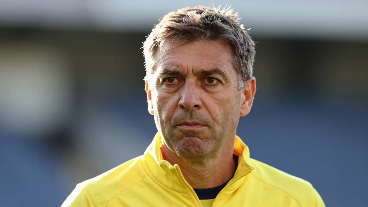 El precedente del técnico Manuel Pellegrini, que debutó sin victoria en cinco jornadas en 2004, sirve de ejemplo para la...