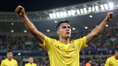 El filial amarillo, con Álvaro García y Joselillo de vuelta, recibe al Algeciras en el Mini Estadi tras su triunfo en...