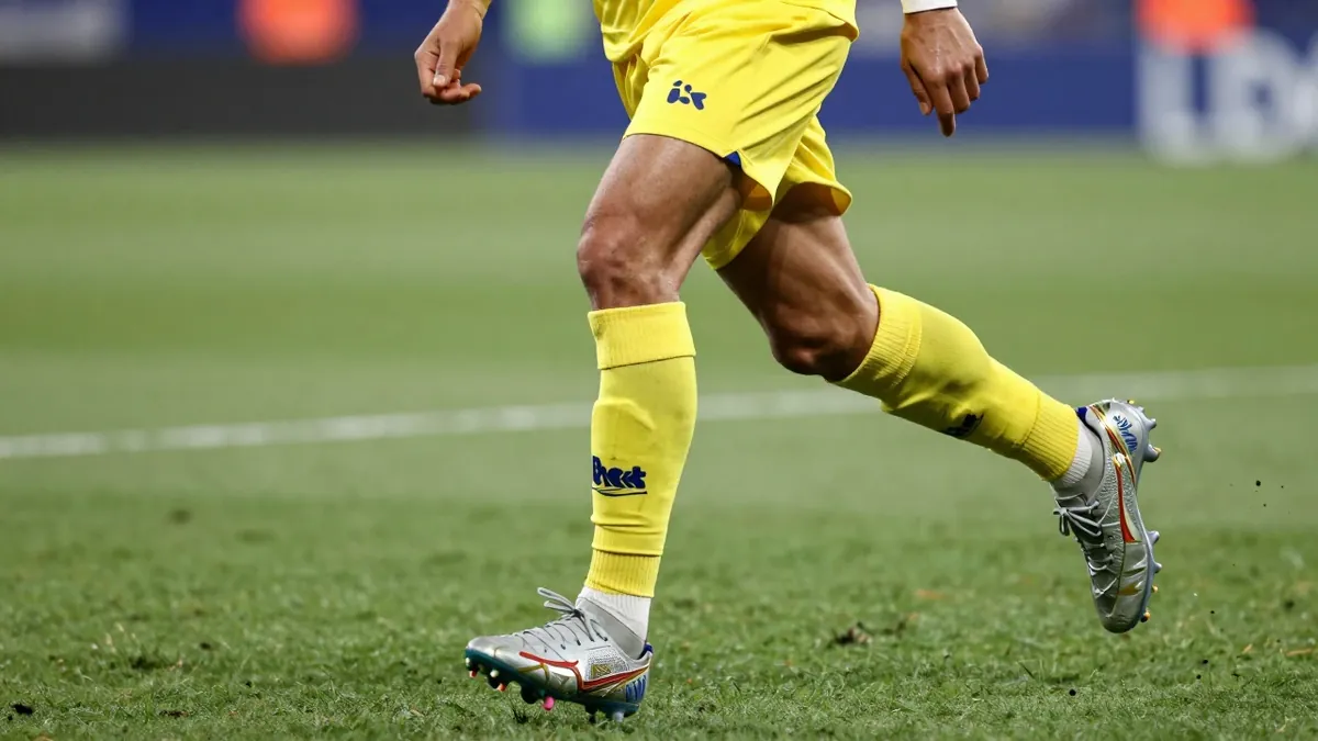 José Contreras, un seguidor del Villarreal CF, diseñó el brazalete que el capitán Gerard Moreno lució en La Cerámica como...